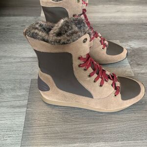 New AEROSOLES 8 Leather Tan and Brown Winter Boots with Red Laces